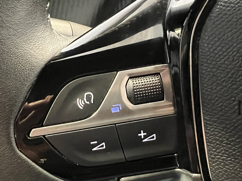 Peugeot e-2008 EV Allure Avantage 54 kWh | Android/Apple Carplay — photo 28