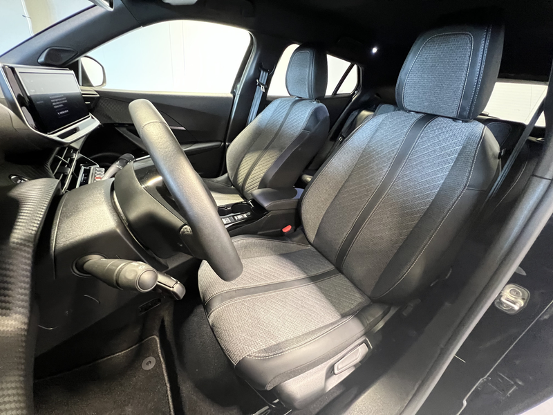 Peugeot e-2008 EV Allure Avantage 54 kWh | Android/Apple Carplay — photo 33