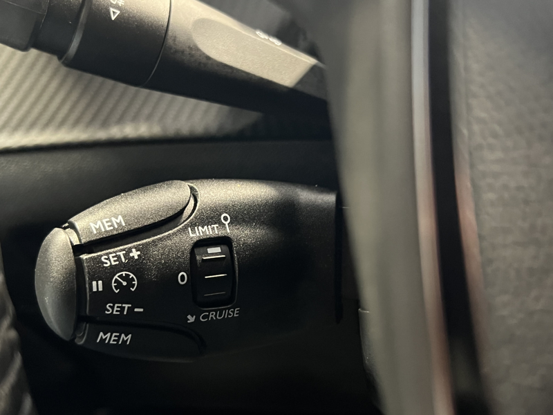 Peugeot e-2008 EV Allure Avantage 54 kWh | Android/Apple Carplay — photo 13
