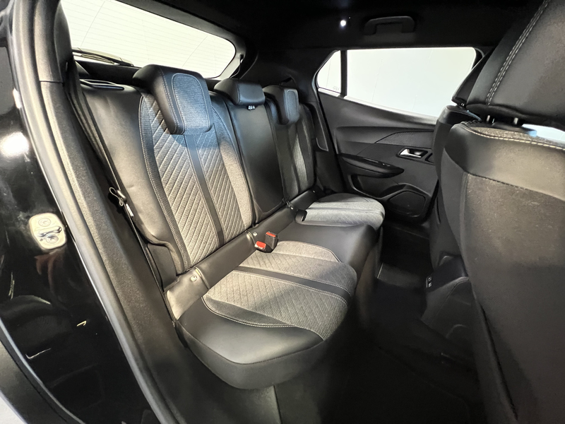 Peugeot e-2008 EV Allure Avantage 54 kWh | Android/Apple Carplay — photo 31