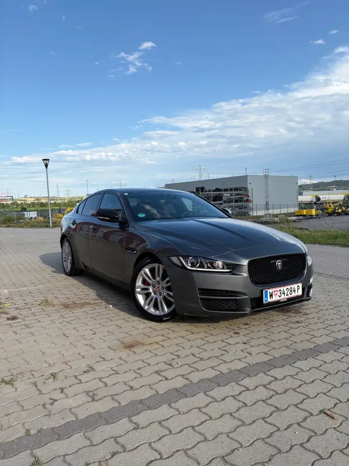 Jaguar XE