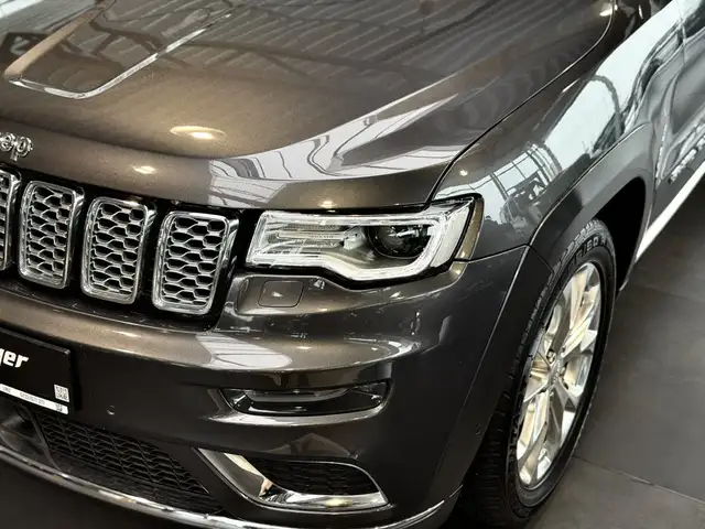 Jeep Grand Cherokee Summit 3.5t Anhängelast Ansicht 4