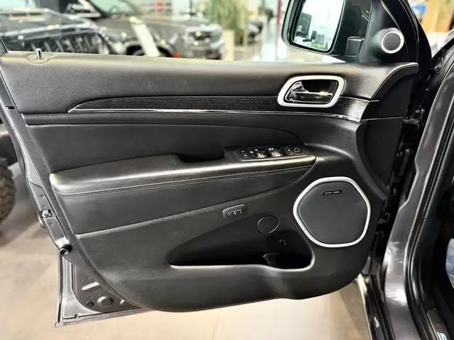 Jeep Grand Cherokee Summit 3.5t Anhängelast Ansicht 17