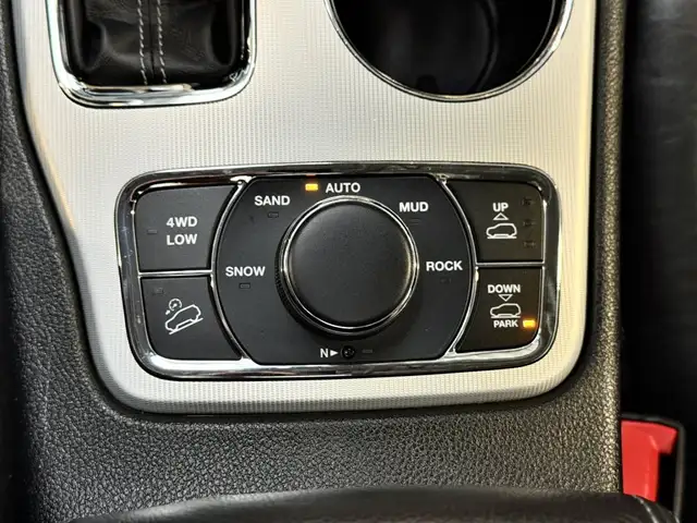 Jeep Grand Cherokee Summit 3.5t Anhängelast Ansicht 23