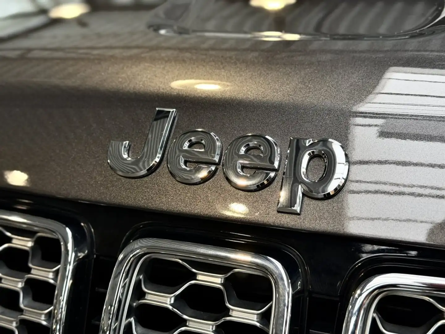 Jeep Grand Cherokee Summit 3.5t Anhängelast Grau - 2
