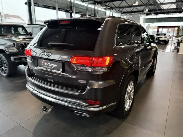 Jeep Grand Cherokee Summit 3.5t Anhängelast Ansicht 10