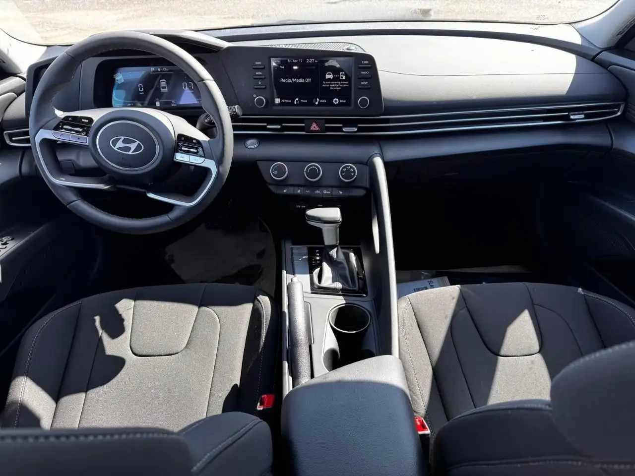 Hyundai ELANTRA снимка Hyundai ELANTRA