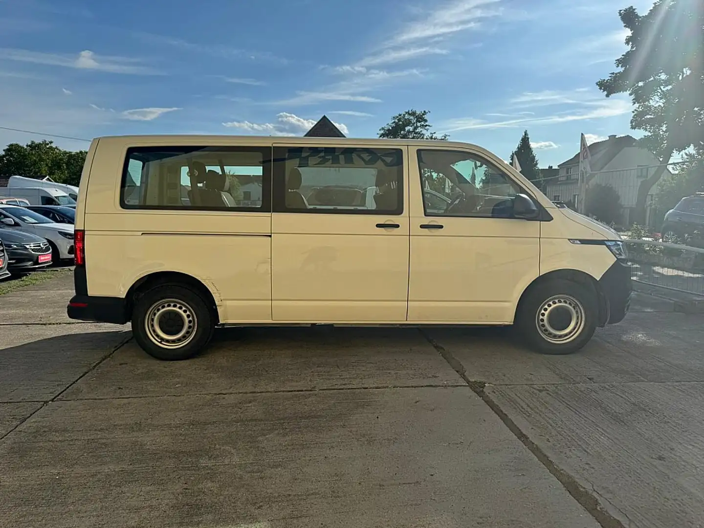 Volkswagen T6 Kombi LR 2,0 TDI BMT, 9 Sitzer, Erstbesitz Blanco - 2