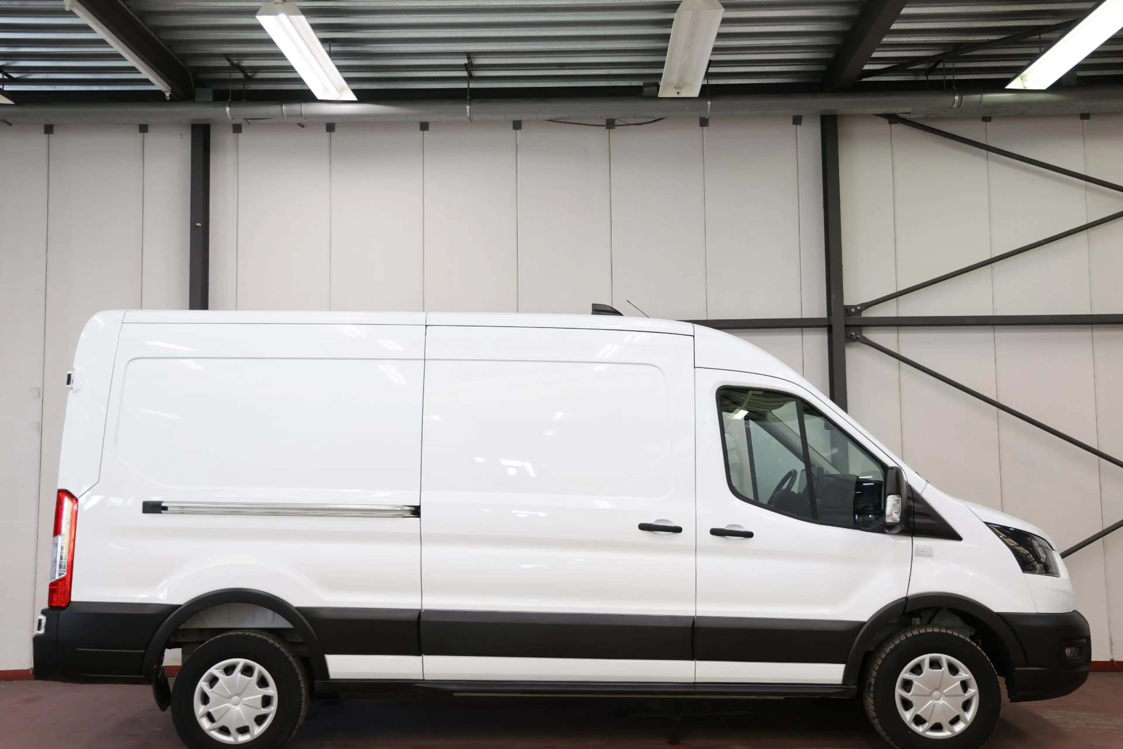 Ford E-Transit 350 L3H2 Trend 68 kWh Zonder Begrenzing — photo 4