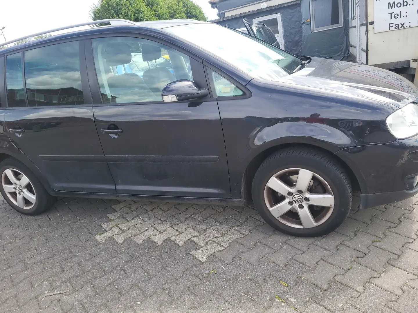 Volkswagen Touran 2.0 FSI Trendline. 7 sitze Schwarz - 2