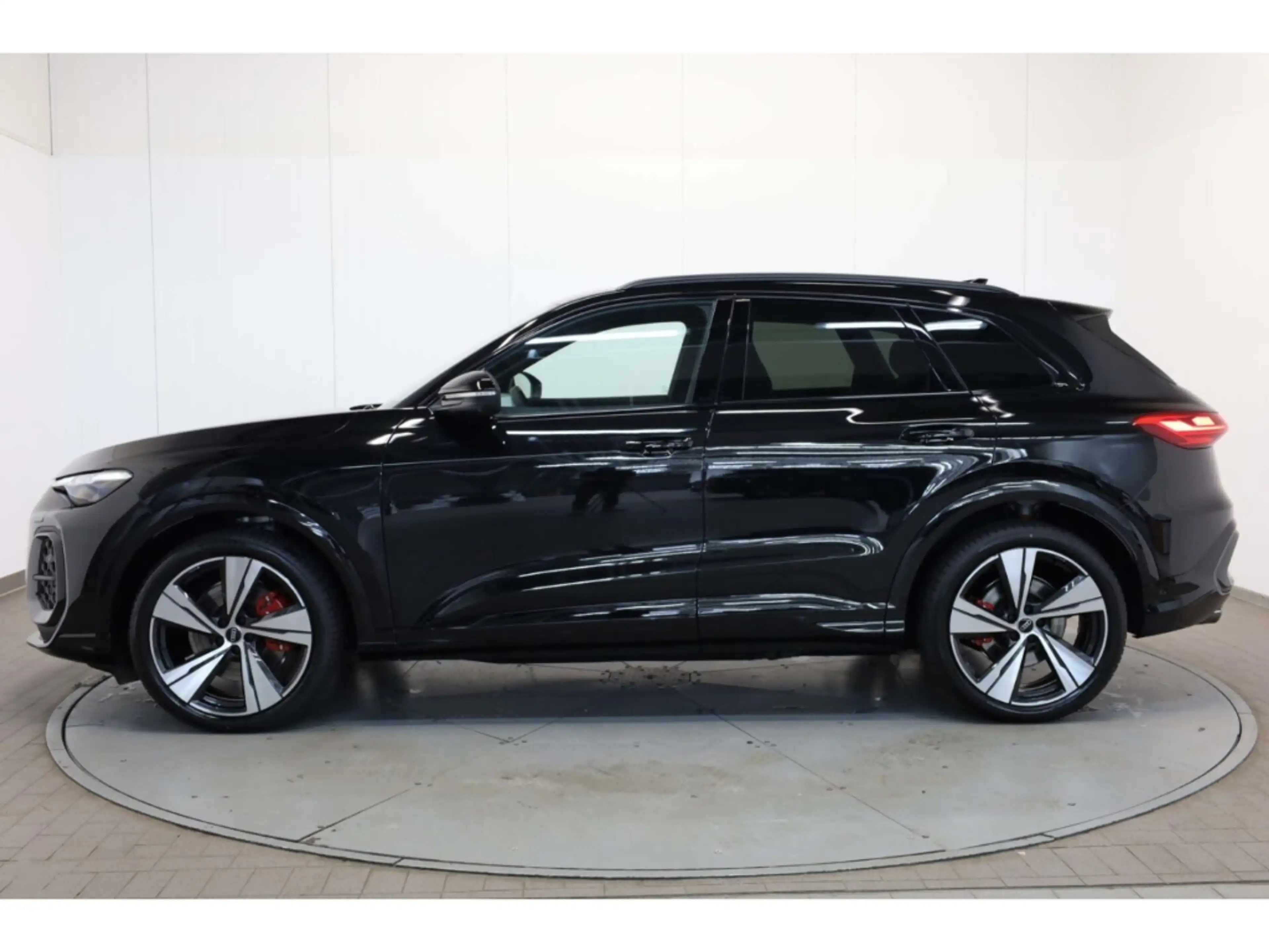 Audi SQ5 TFSI quattro — photo 5