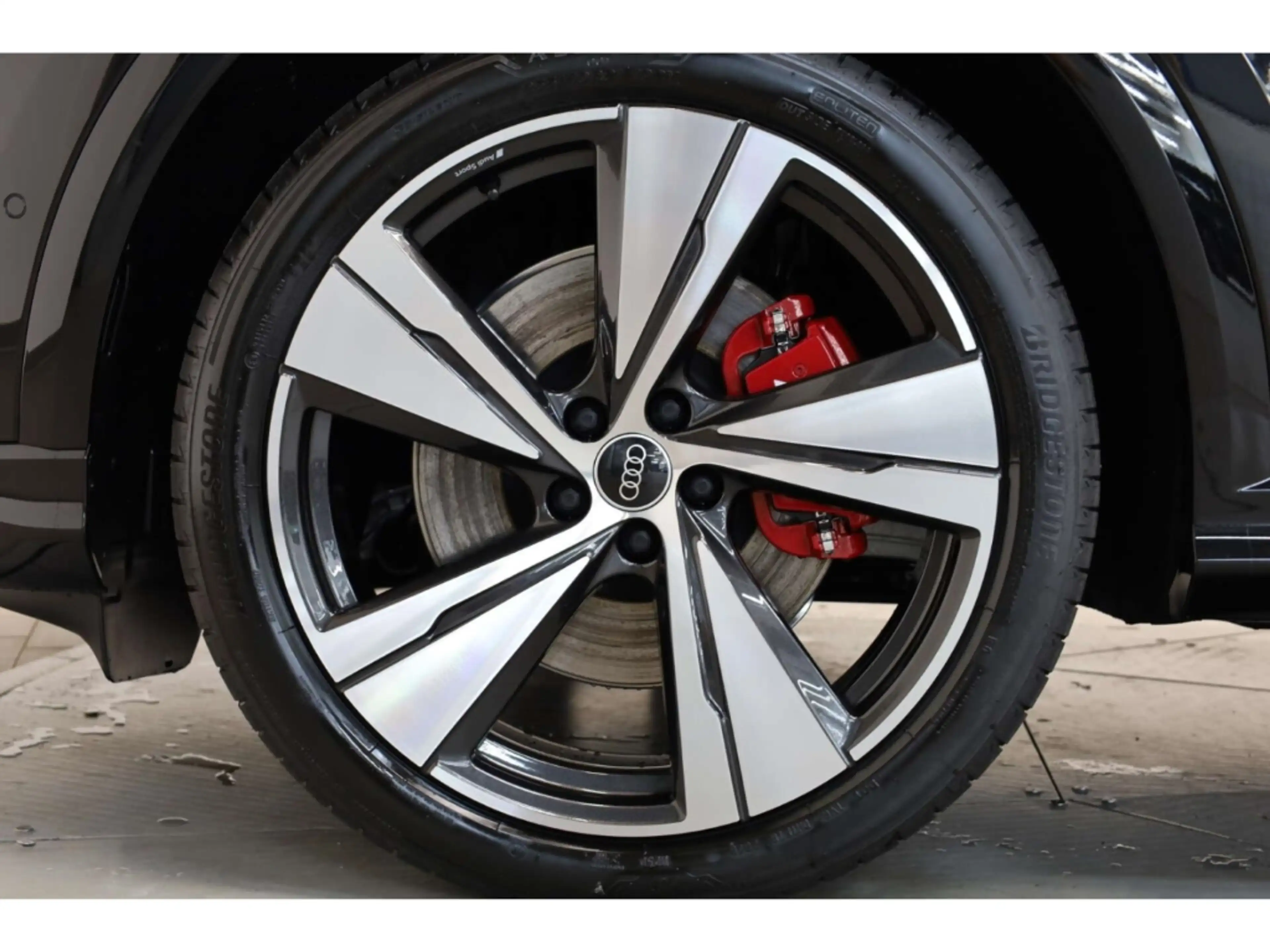 Audi SQ5 TFSI quattro — photo 8