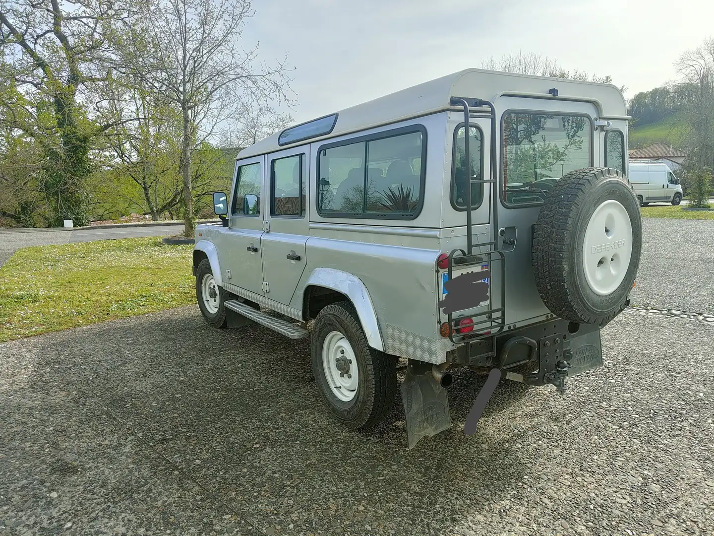 Land Rover Defender 110 SW SE Gris - 1