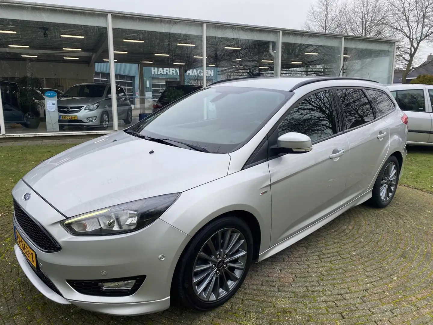 Ford Focus WAGON 1.0 ST LINE 125PK NAVI CAMERA Grau - 1