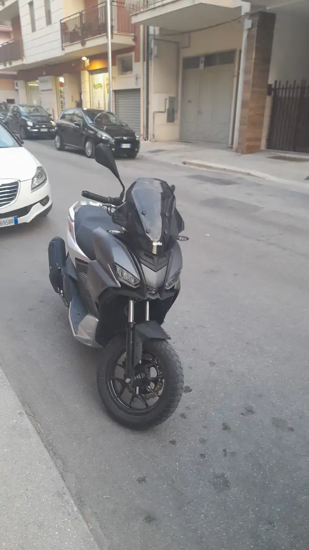 Aprilia SR GT 125 - 2
