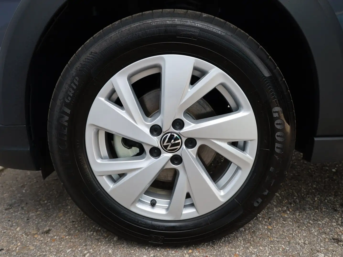 Volkswagen Taigo 4Me TSI Grau - 2