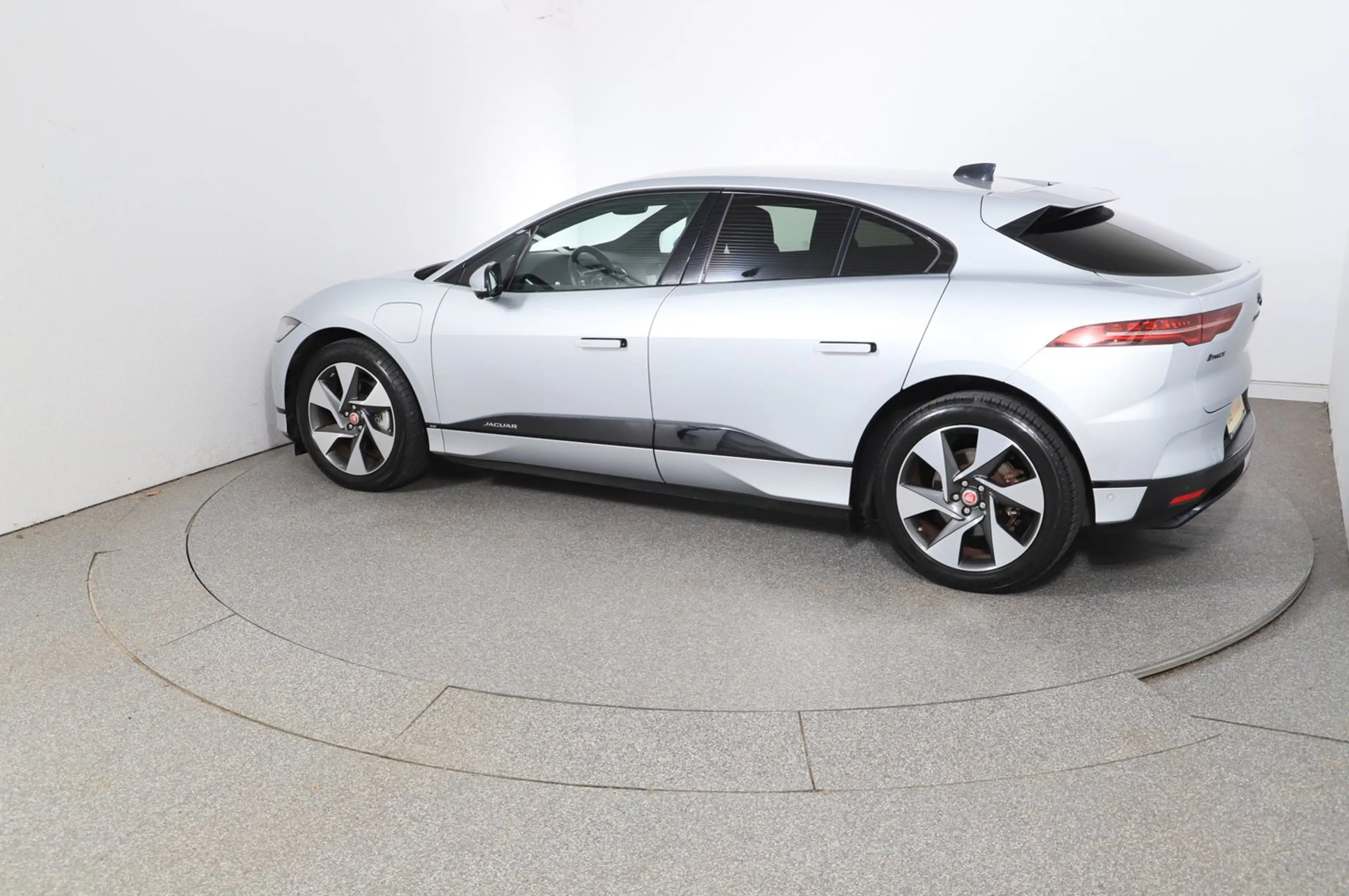 Jaguar I-Pace SE EV400 90kWh AWD — photo 7