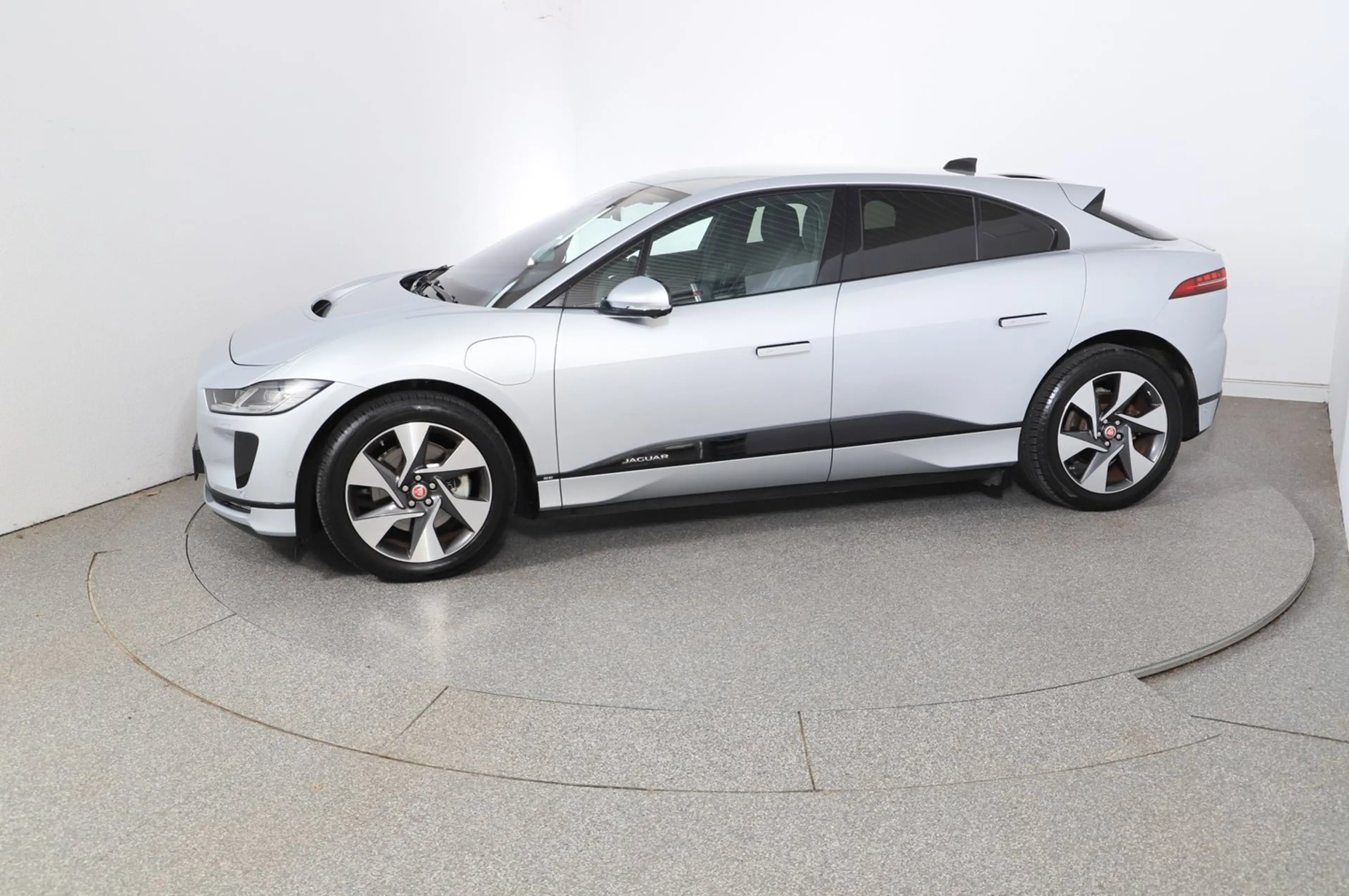 Jaguar I-Pace SE EV400 90kWh AWD — photo 8