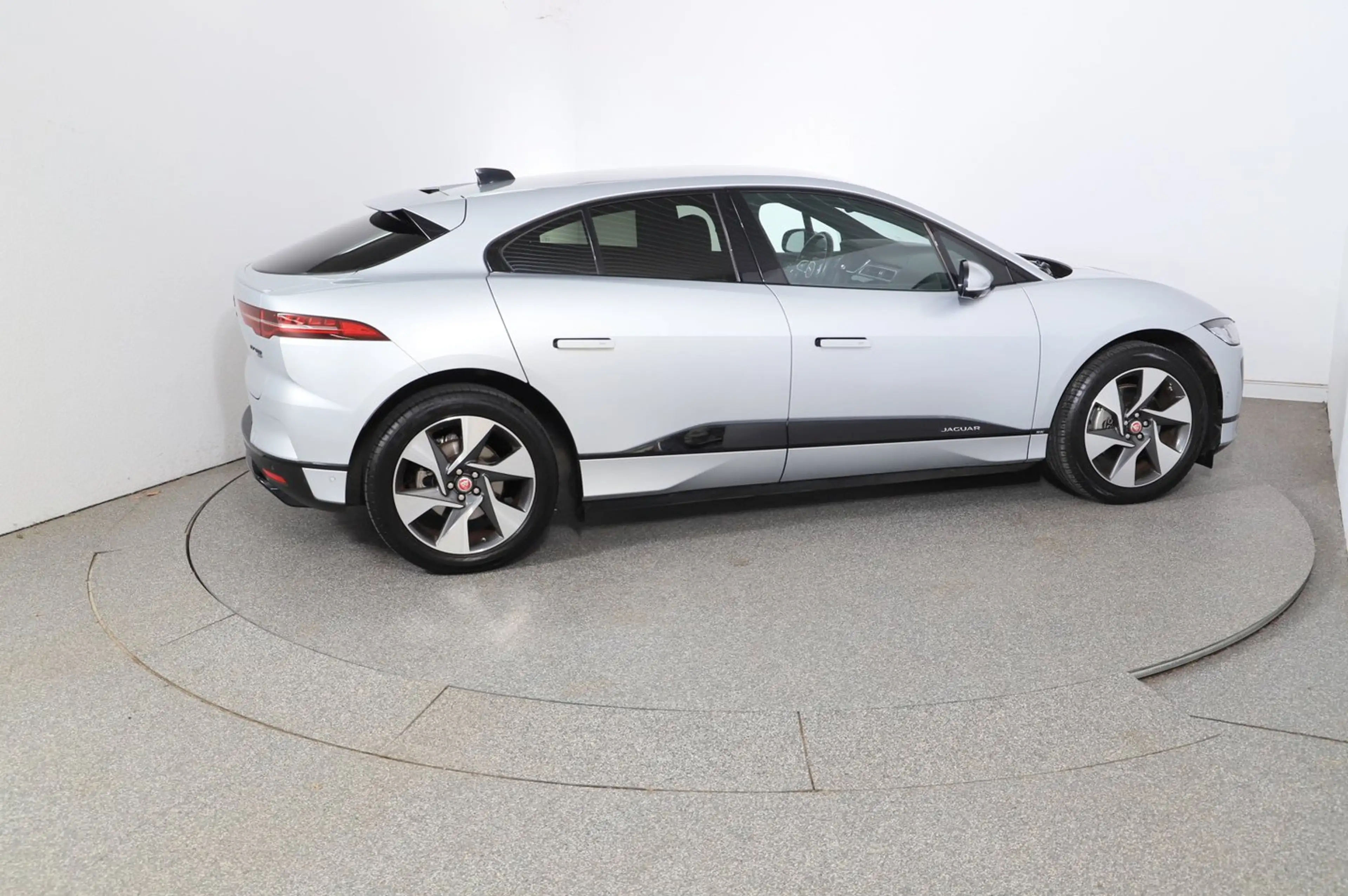 Jaguar I-Pace SE EV400 90kWh AWD — photo 4