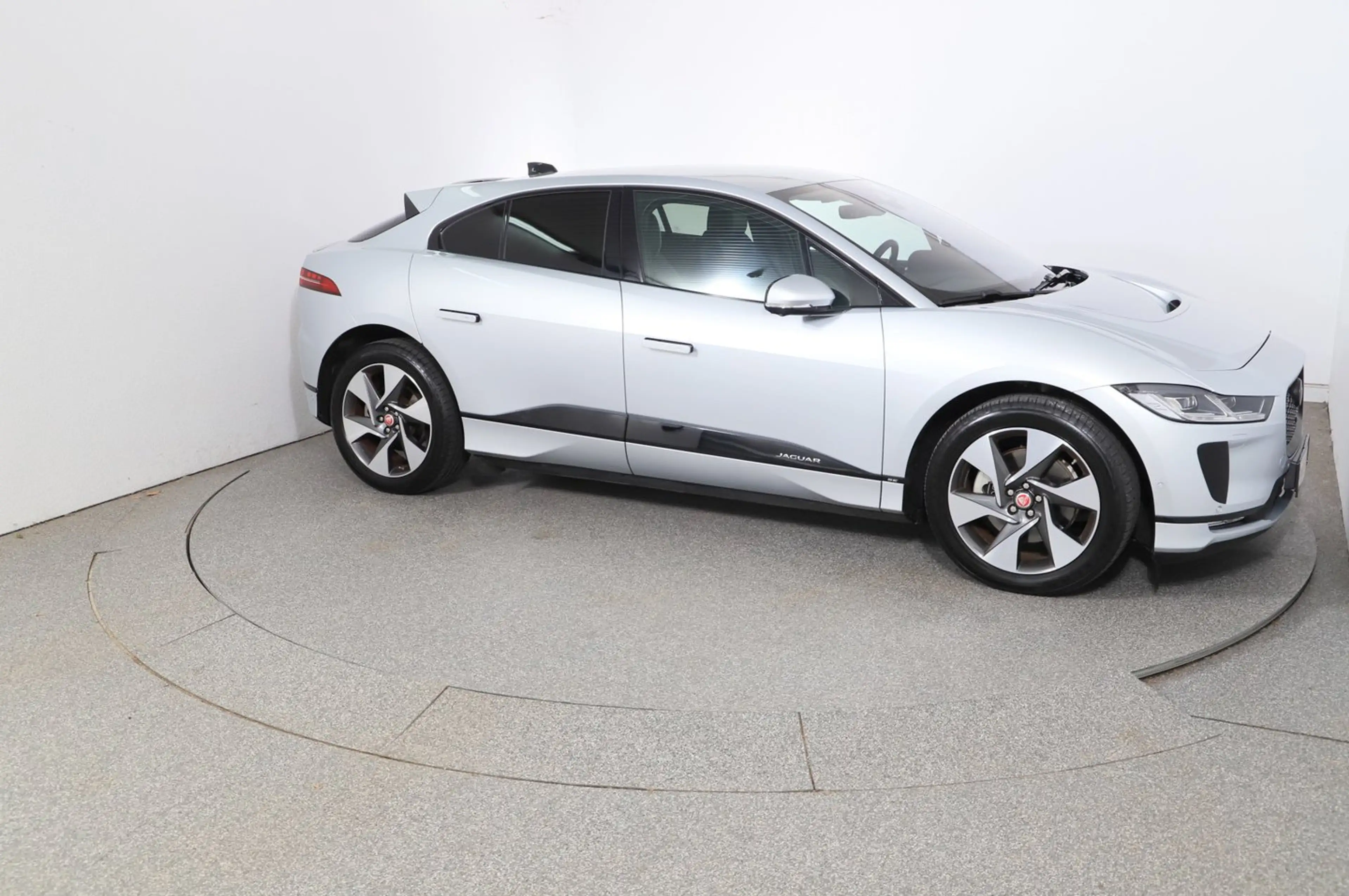 Jaguar I-Pace SE EV400 90kWh AWD — photo 3