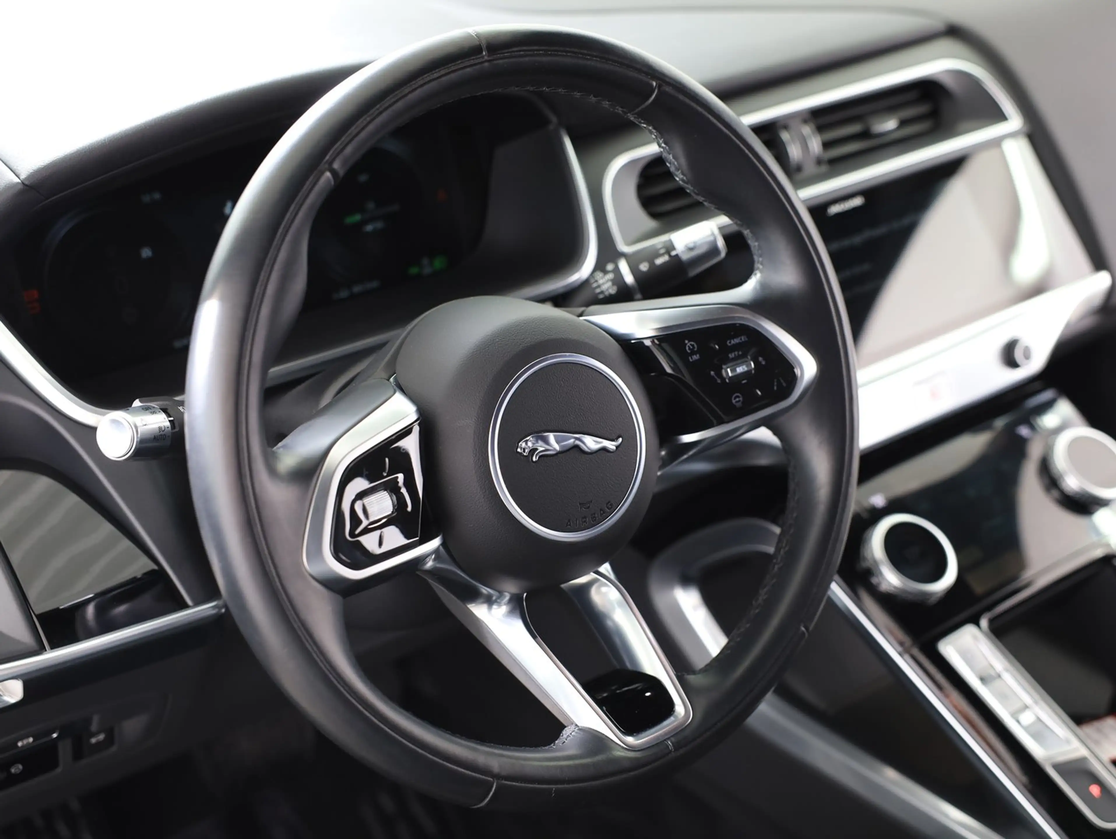Jaguar I-Pace SE EV400 90kWh AWD — photo 10