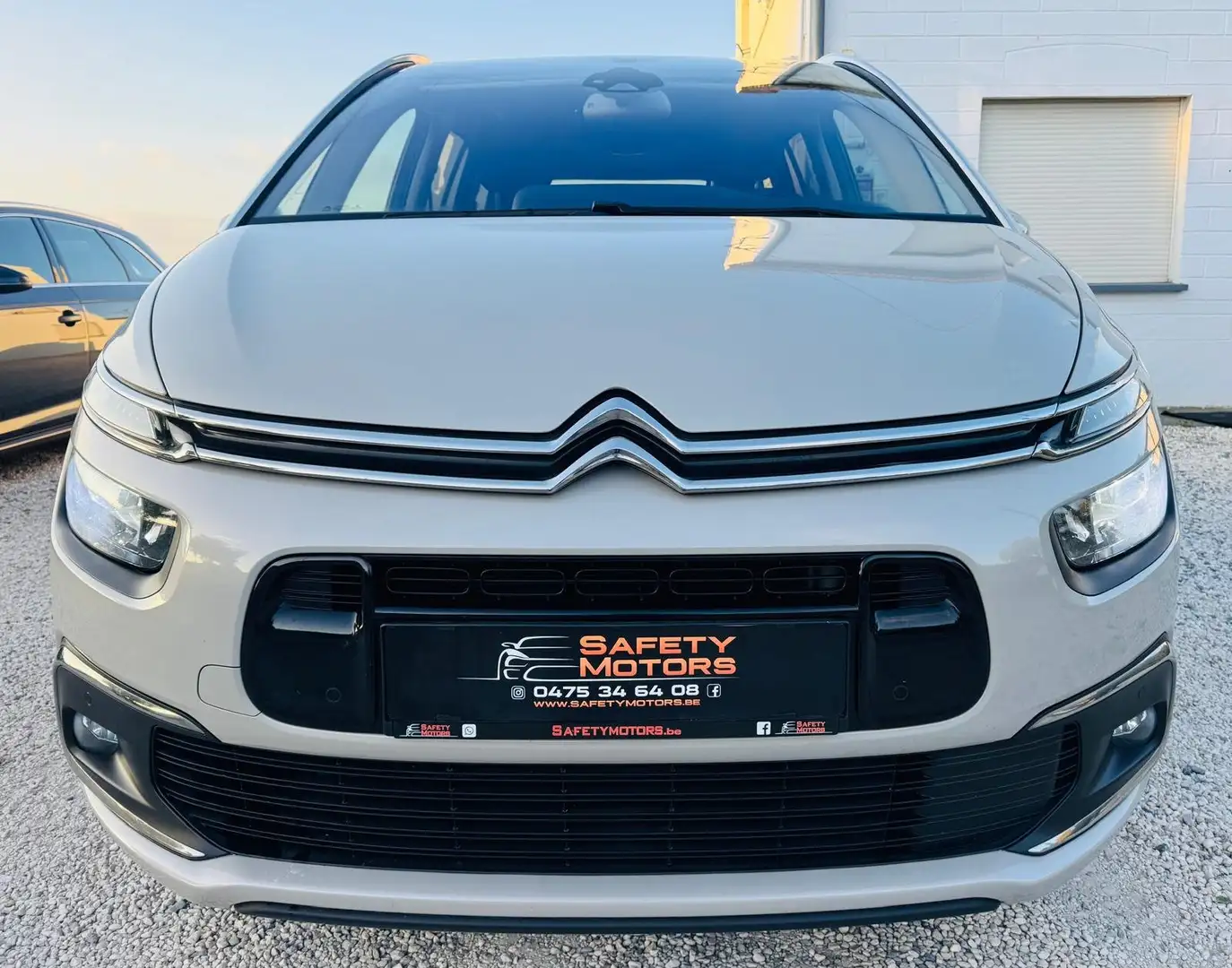 Citroen Grand C4 SpaceTourer Grand C4 SpaceTourer 1.5 BlueHDi automatique Grau - 2