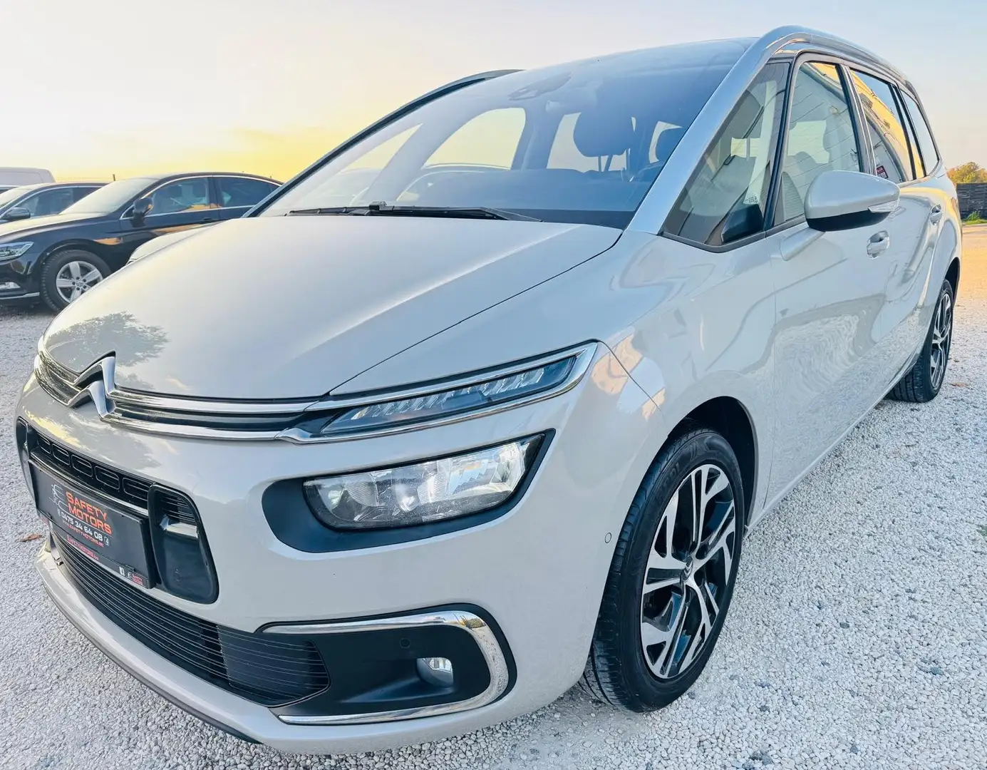 Citroen Grand C4 SpaceTourer Grand C4 SpaceTourer 1.5 BlueHDi automatique Grau - 1