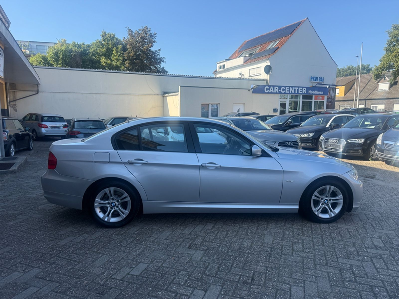 BMW 318 i*MFL*1 HAND*NUR 94TKM*PDC*SHZ*** — photo 2