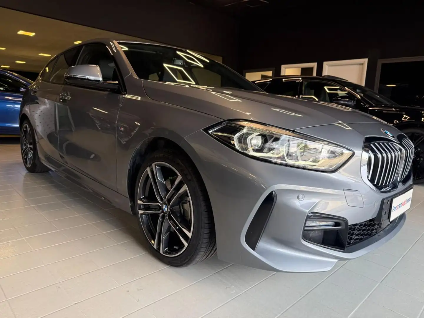 BMW 118 d 5p. Msport Auto Grijs - 1