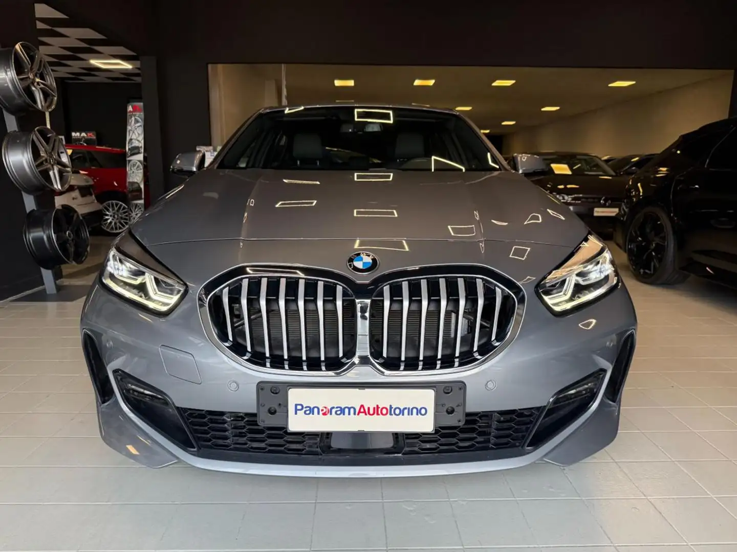 BMW 118 d 5p. Msport Auto Grijs - 2