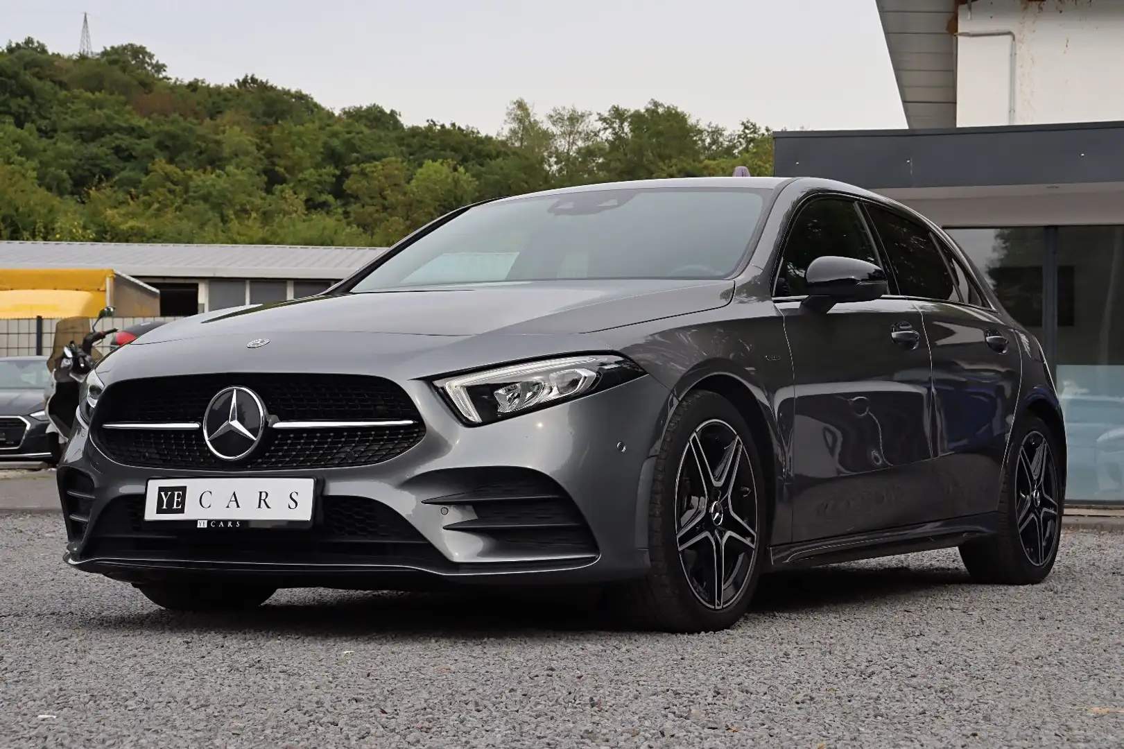 Mercedes-Benz A 200 Edition 2020 *RFK*CAR-PLAY*AMBIENTE*MBUX* Gris - 2