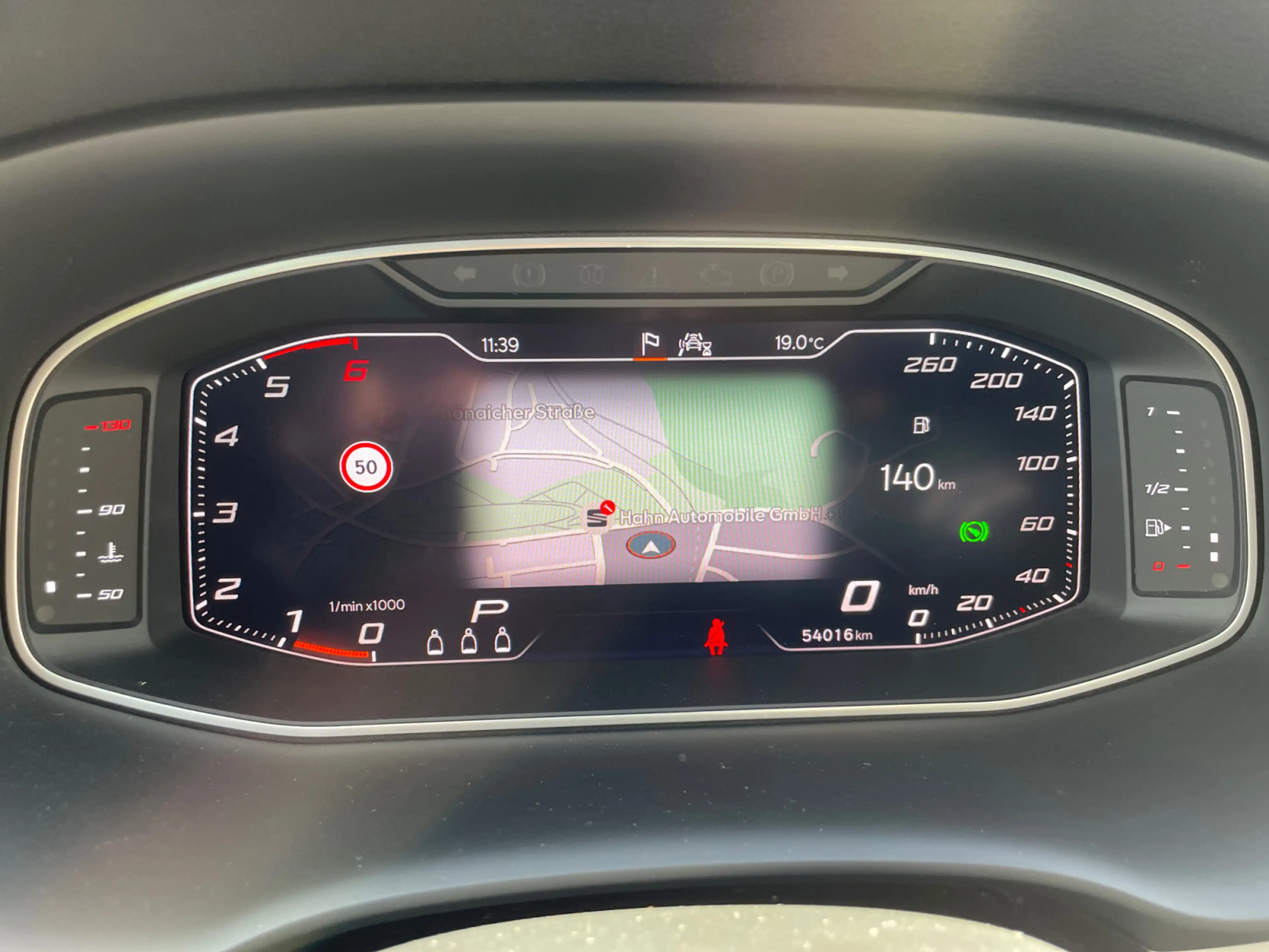 SEAT Ateca FR 2.0TDI DSG LED AHK Pano Standh Navi ACC — photo 9