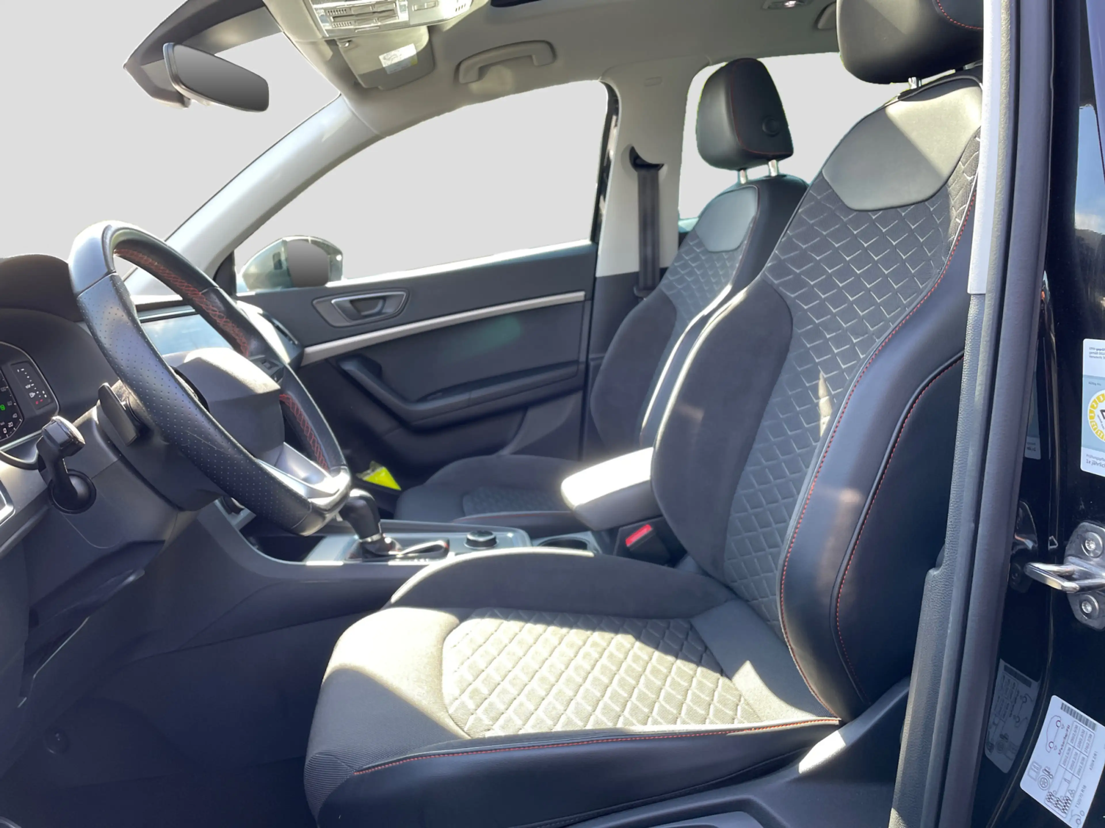 SEAT Ateca FR 2.0TDI DSG LED AHK Pano Standh Navi ACC — photo 13