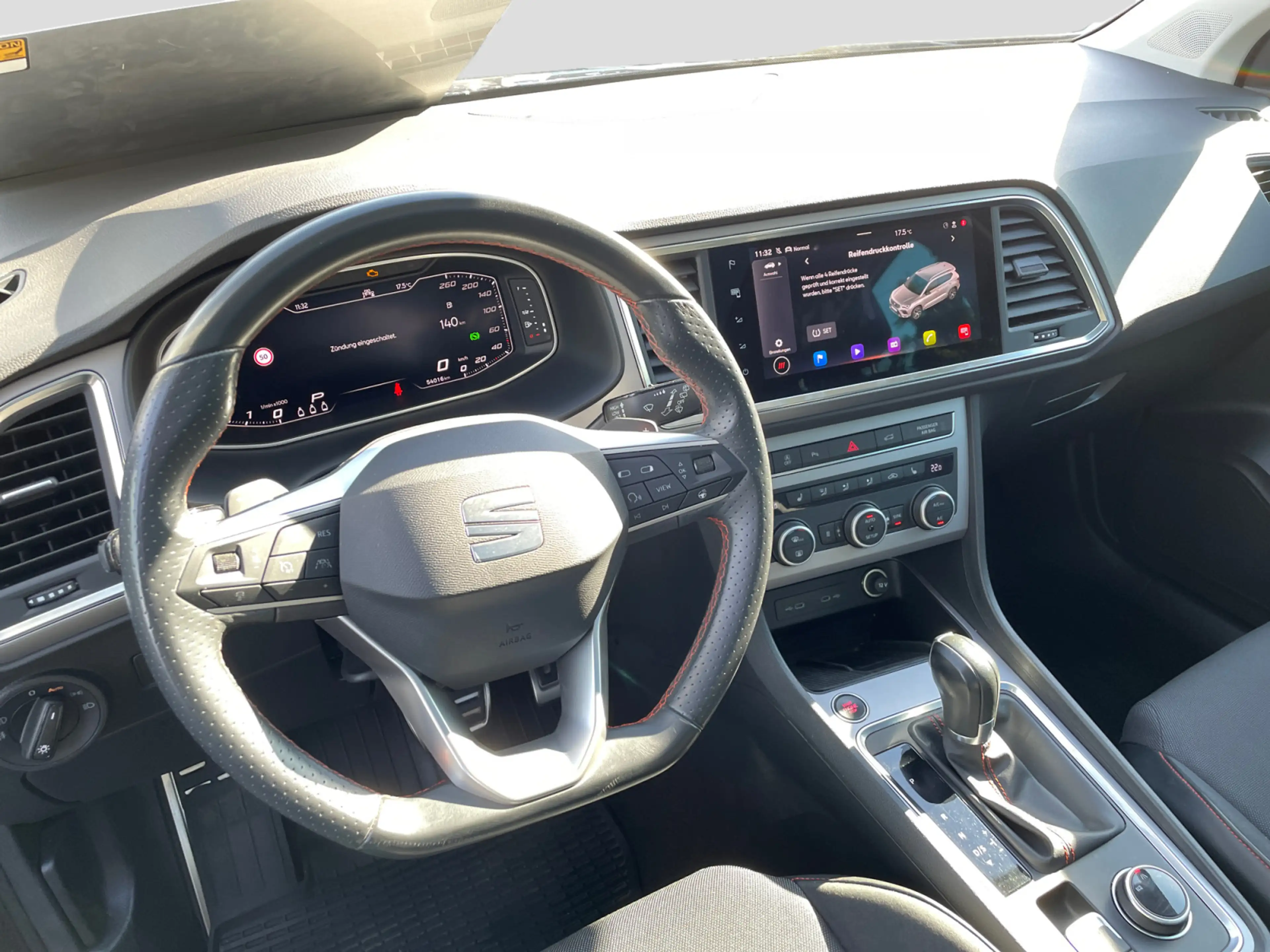 SEAT Ateca FR 2.0TDI DSG LED AHK Pano Standh Navi ACC — photo 6