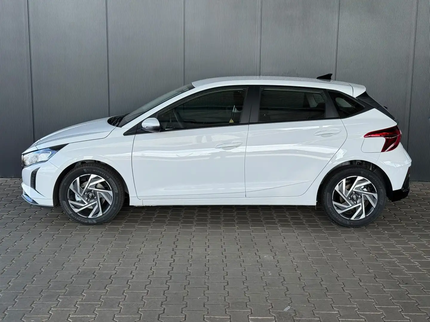 Hyundai i20 Smart 1.0 T-GDi 90PS 7DCT Automatik / Navi PDC ... Weiß - 2
