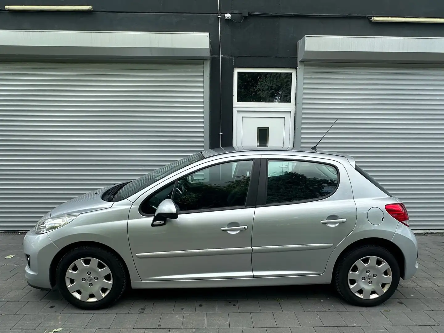 Peugeot 207 Tendance * HU/AU Neu * Inspektion NEU * Grau - 2