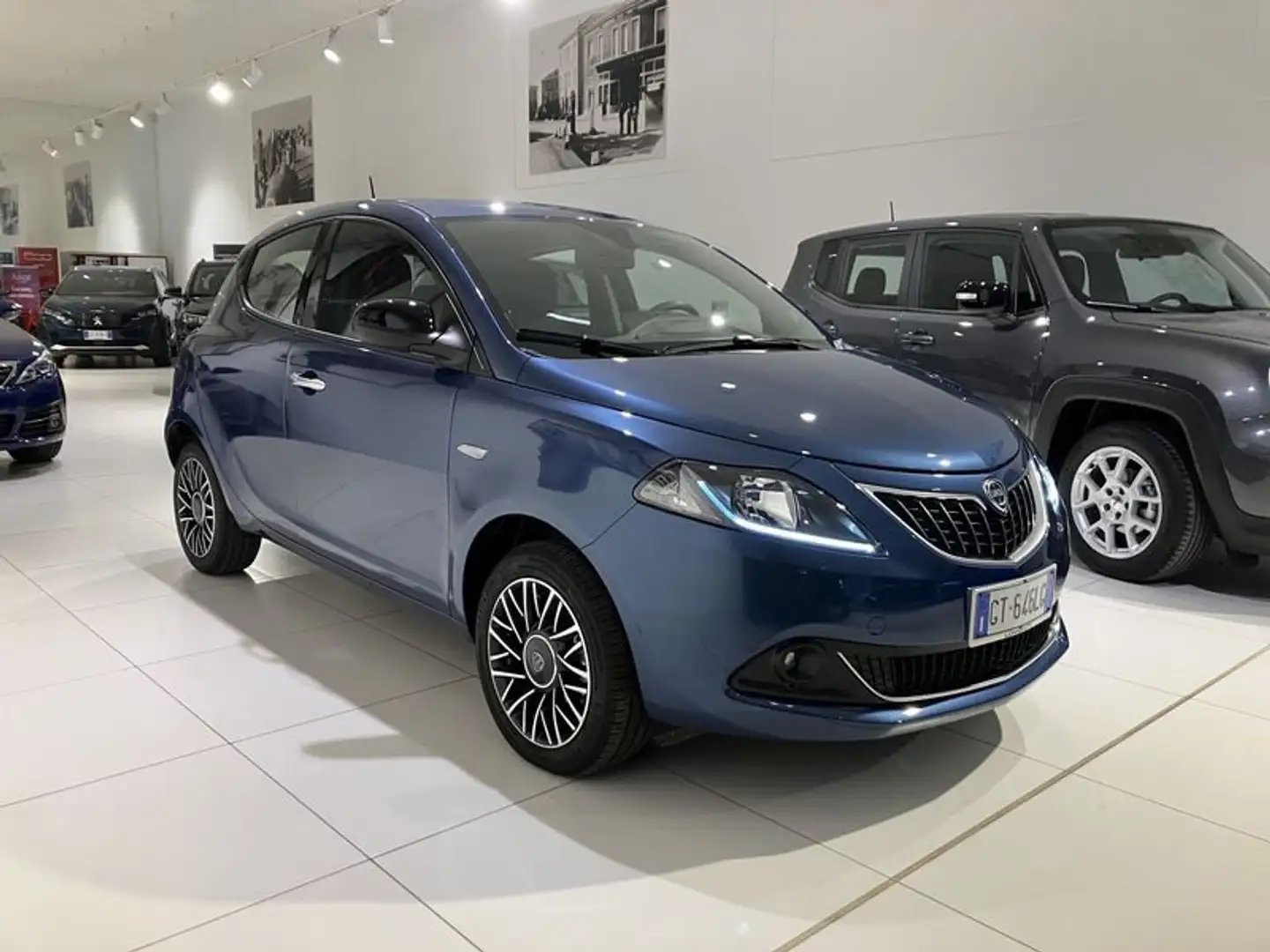 Lancia Ypsilon 1.0 FireFly 5 porte S&S Hybryd Gold Blu/Azzurro - 2