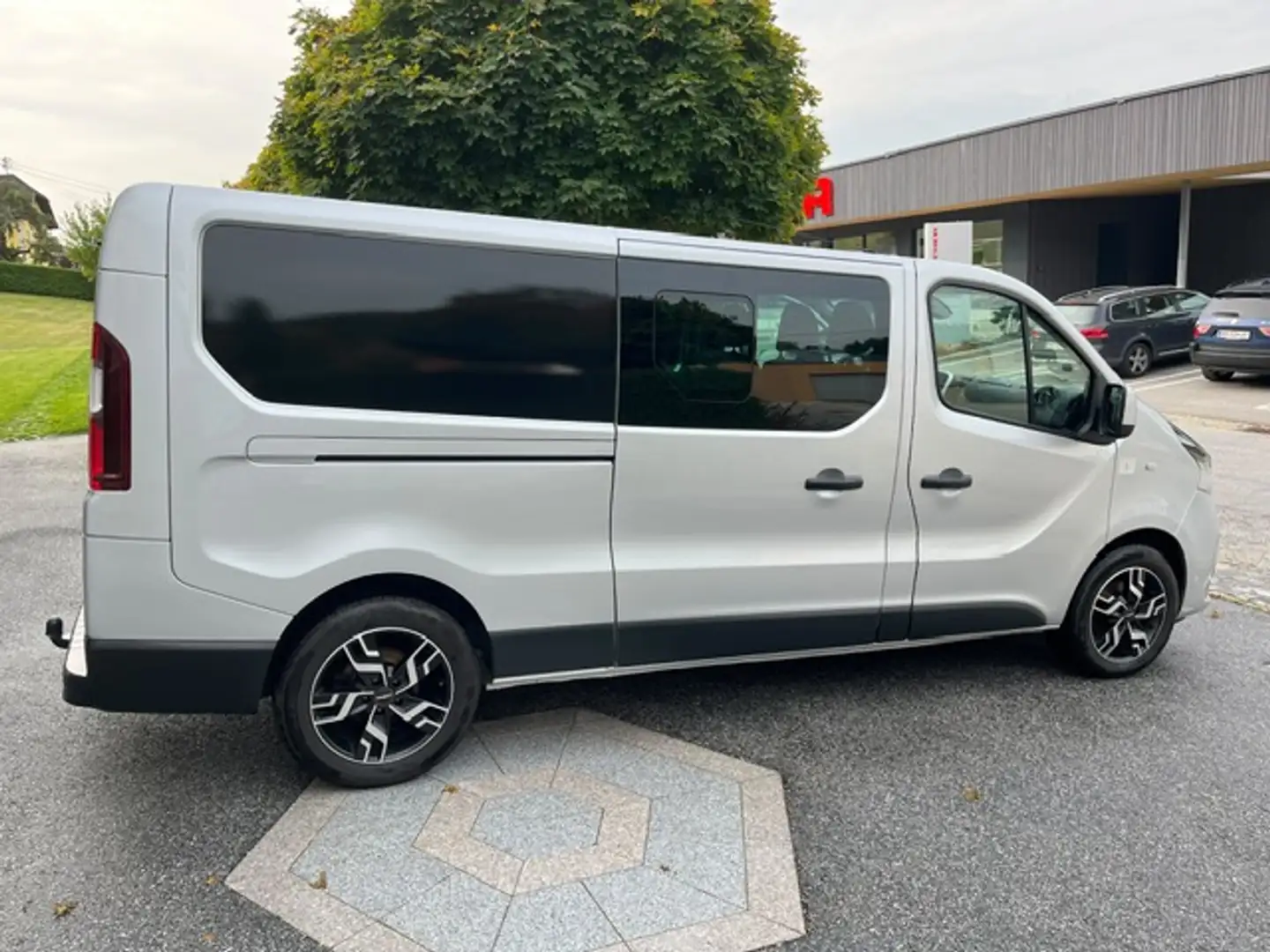 Renault Trafic Trafic L2H1 3,0t Energy Twin-Turbo dCi 125 Silber - 1