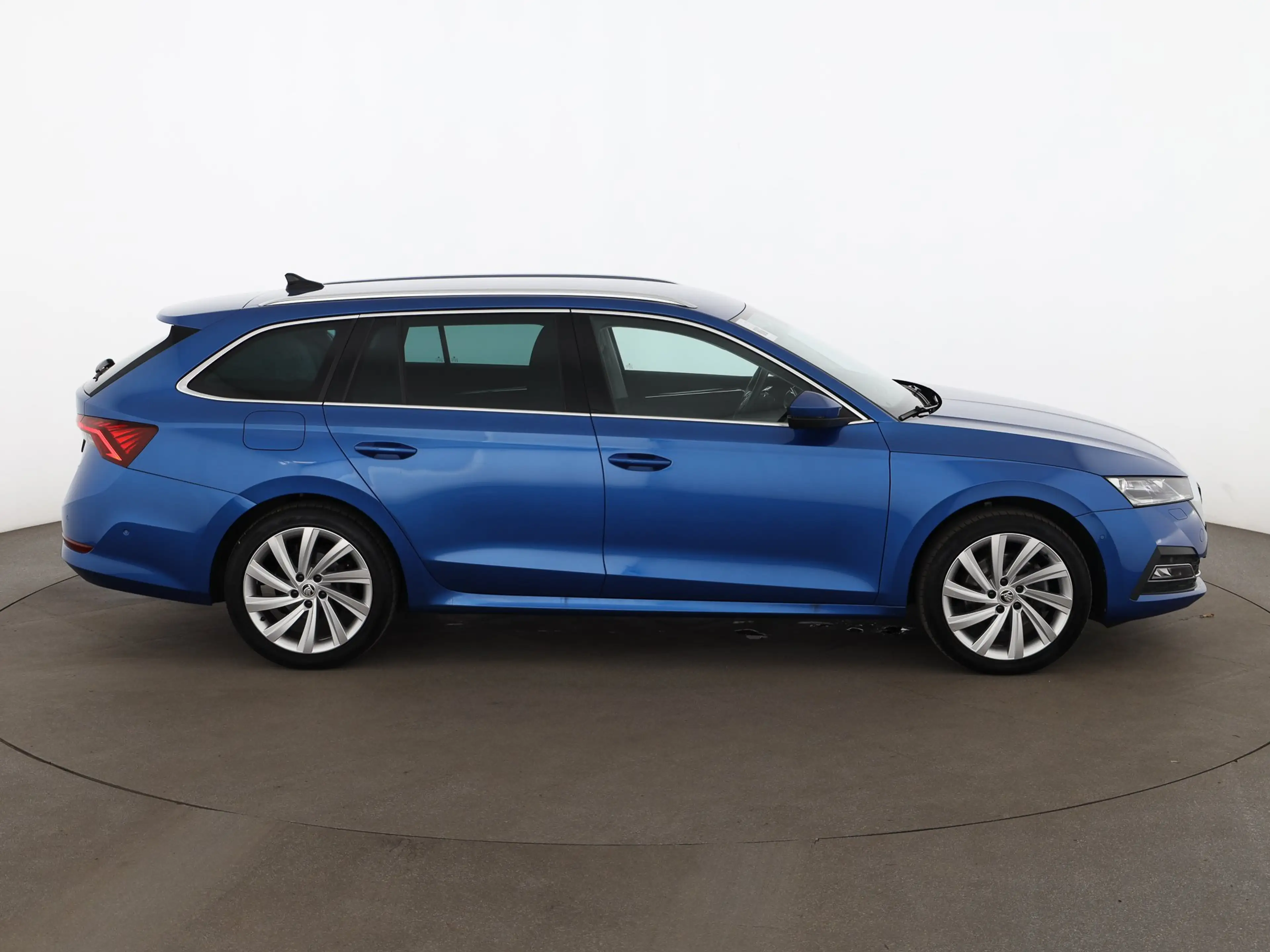 Skoda Octavia Combi 1.4 TSI Style iV Aut MATRIX HEAD-UP — photo 4