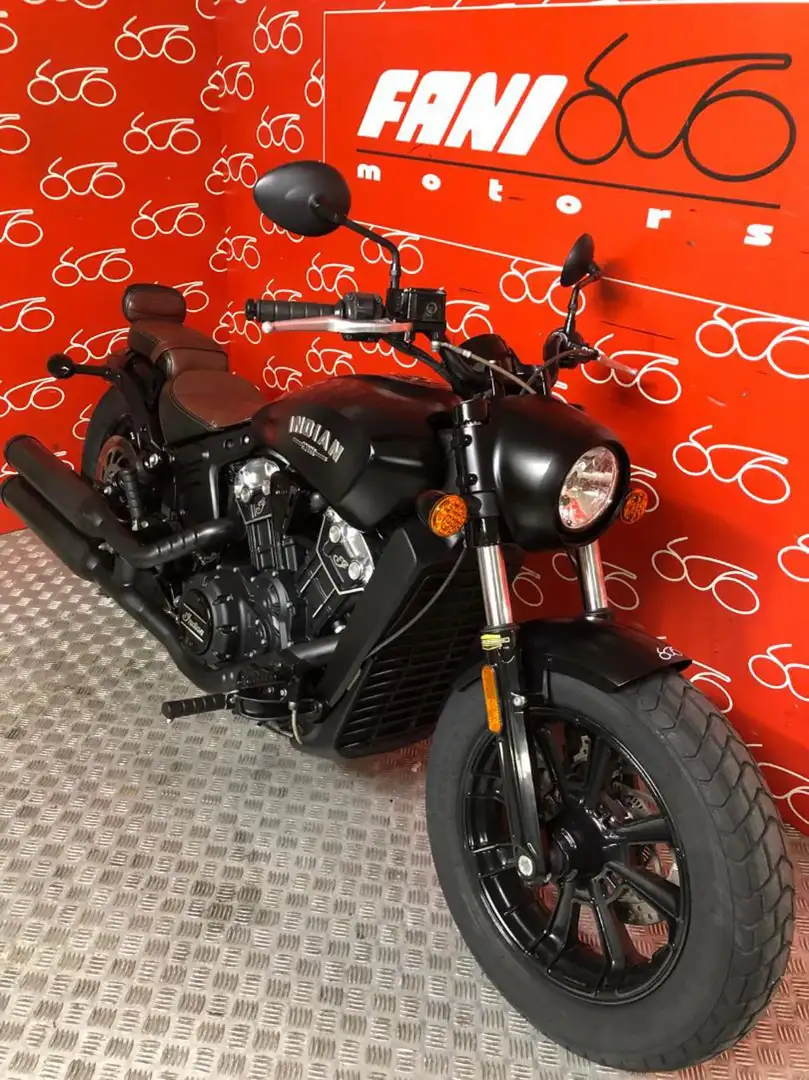 Indian Scout Bobber Nero - 2
