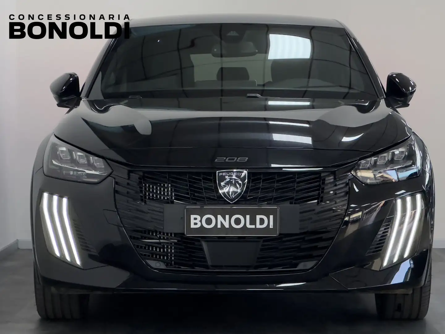 Peugeot 208 208 Hybrid 136 e-DCS6 GT Schwarz - 2