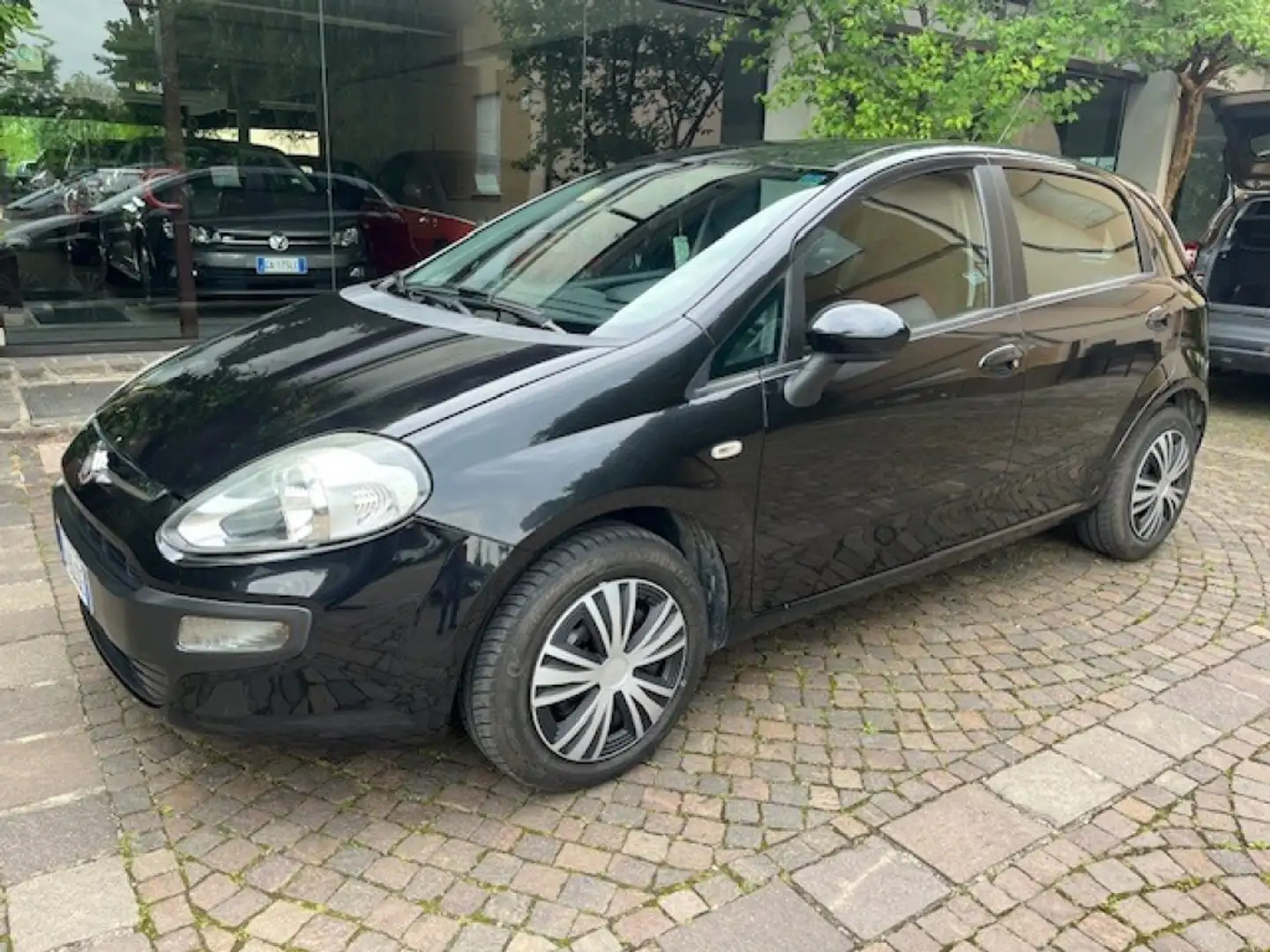 Fiat Punto Evo 1.3 Mjt 75 CV 5P. Neopatentati Zwart - 1
