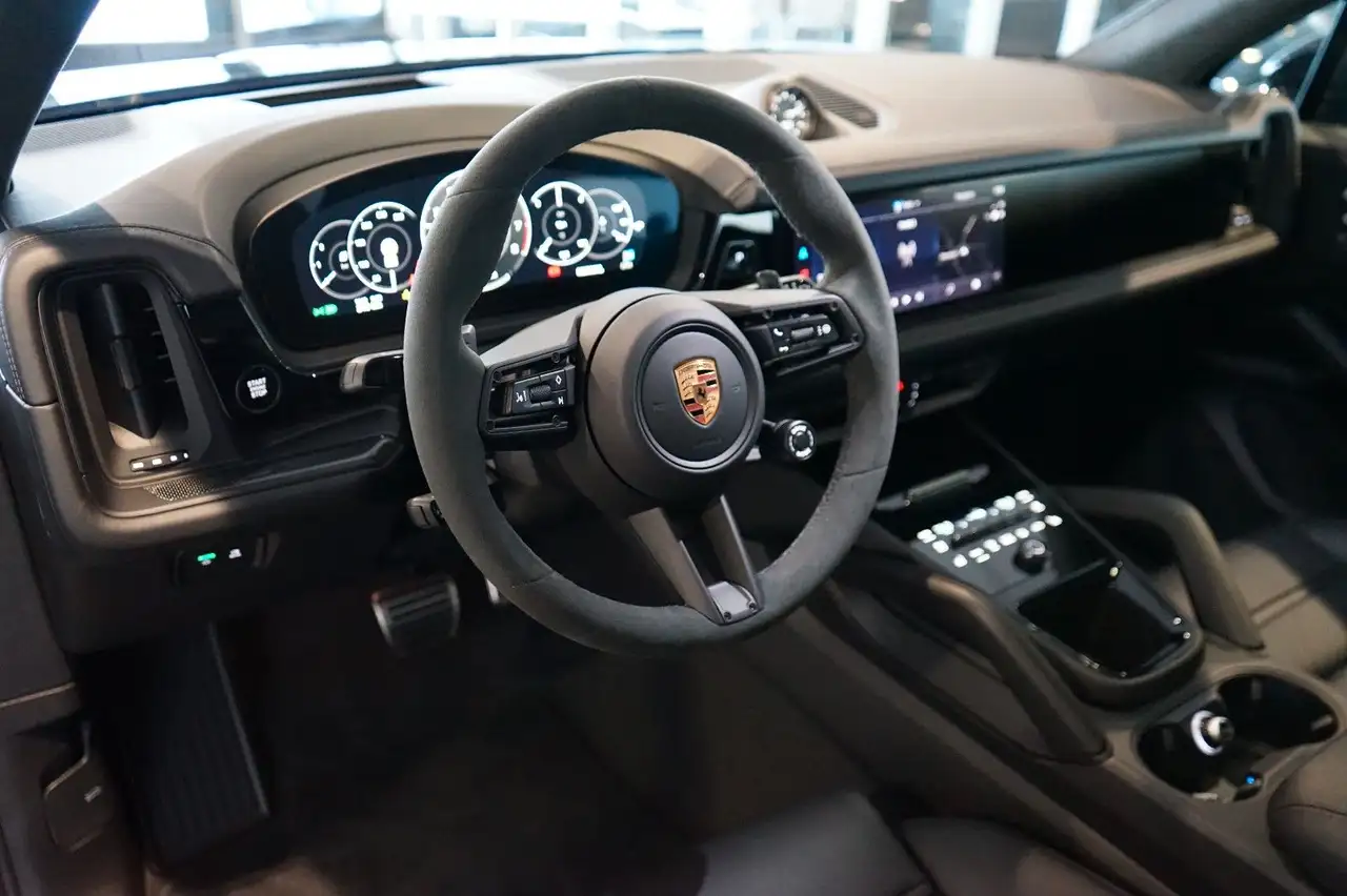 Porsche Cayenne GTS | Pano | SportDesign | Carbon | 22" 10