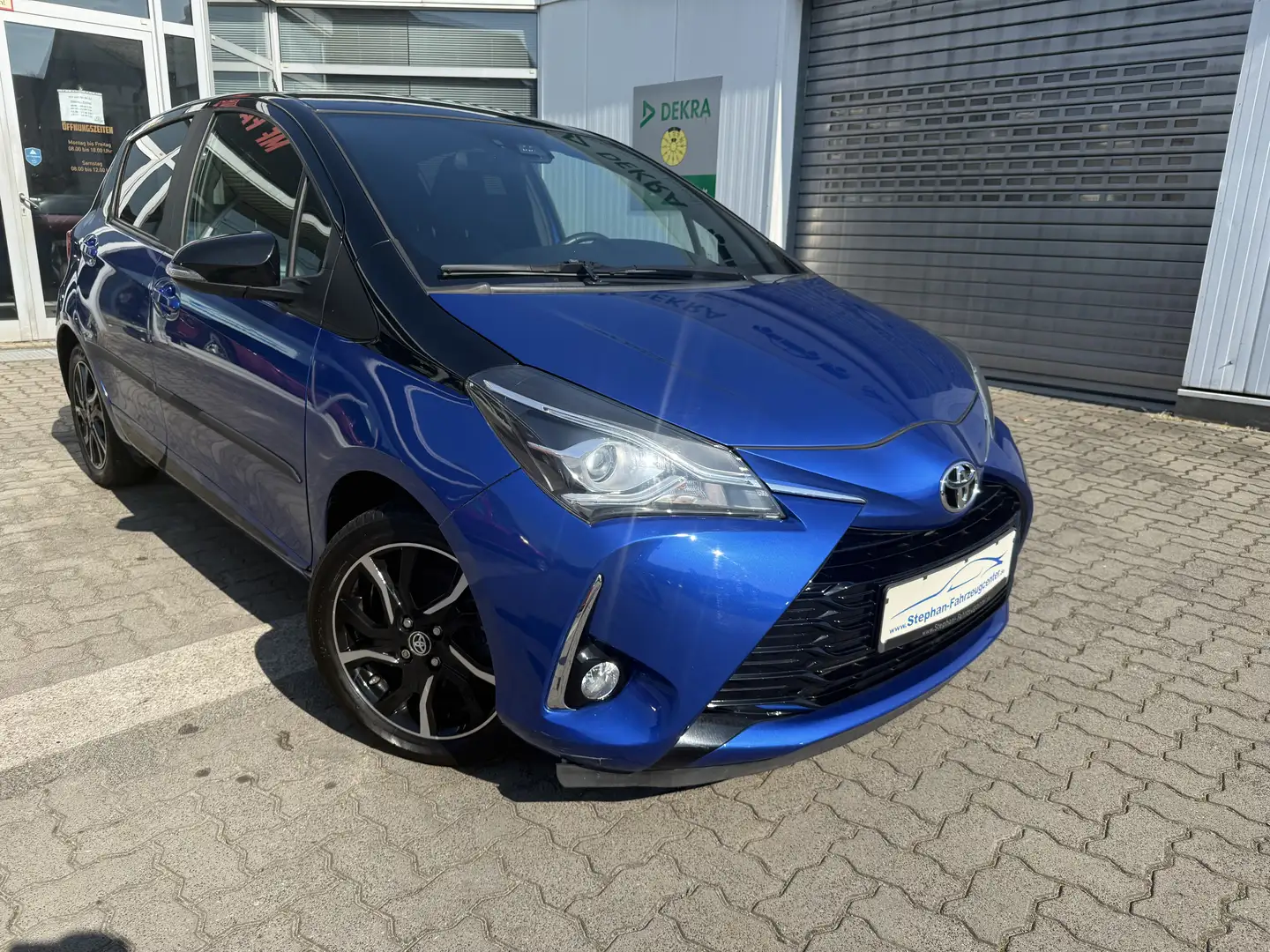 Toyota Yaris 5trg. Style mit Klimaautomatik/ZV/MFL/Kamera/Met./ Blau - 1