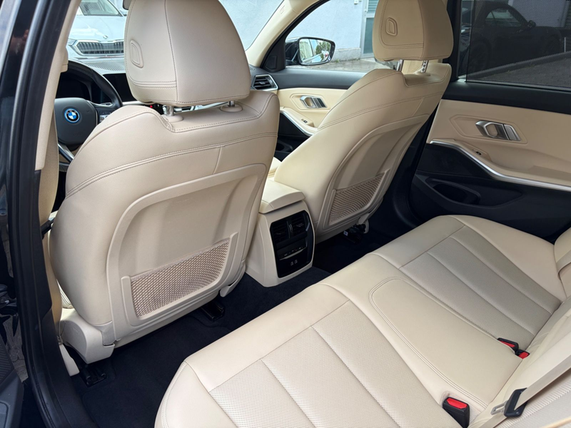 BMW 320 e Touring Luxury Line*Laser*Key*HuD*19` — photo 15