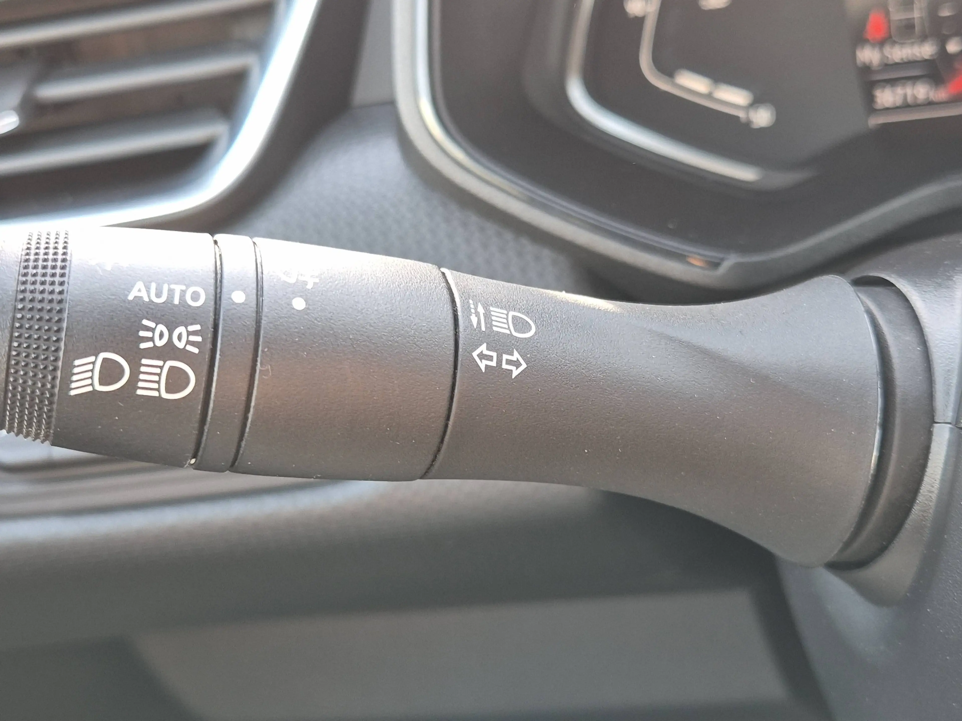 Renault Clio Clio 1.0 TCe Intens X-Tronic GPF (EU6D) — photo 11