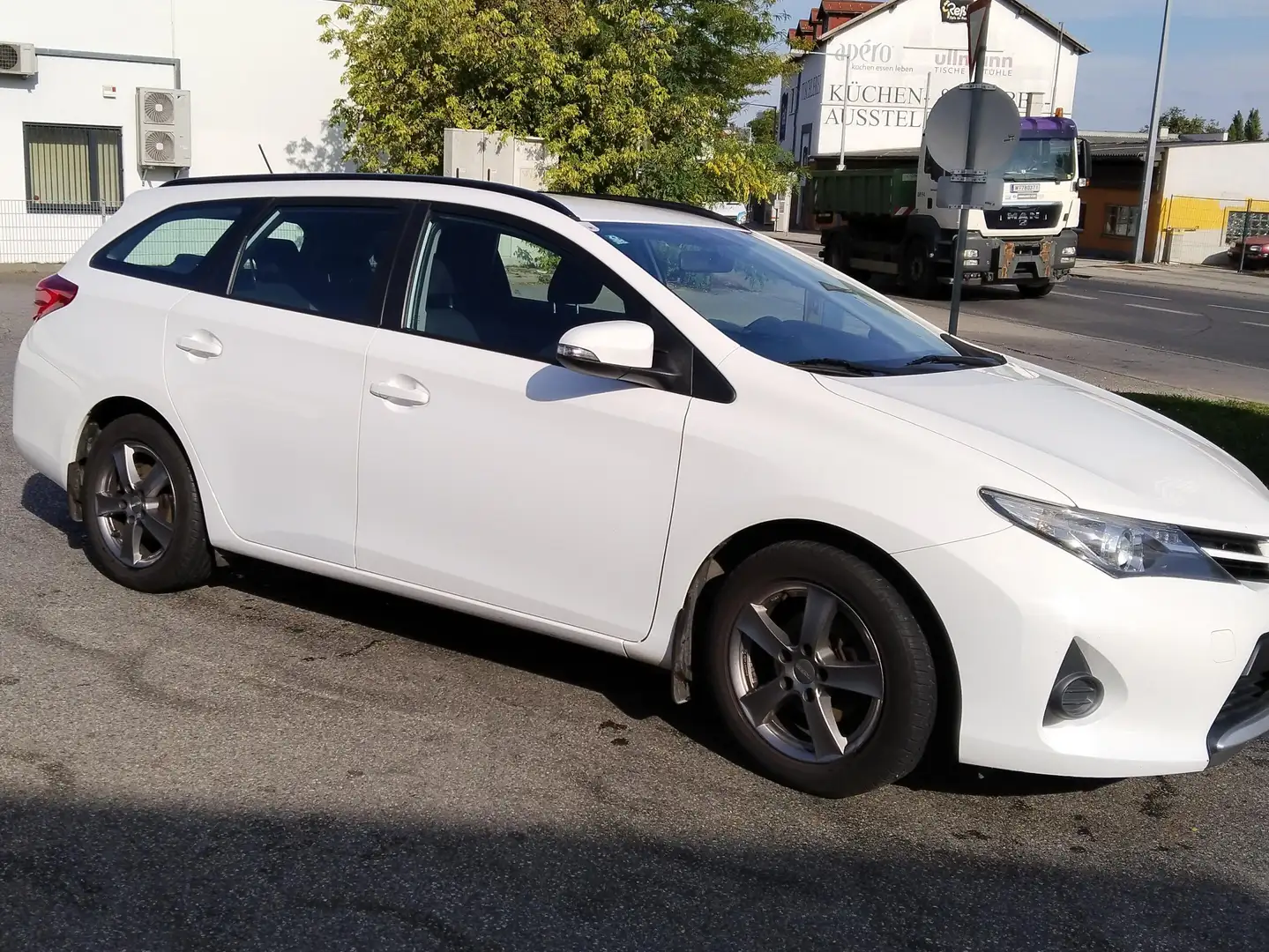 Toyota Auris Auris TS 1,33 dVVT-i Touring Sports Weiß - 1