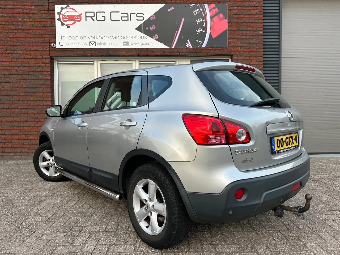 Nissan Qashqai 2.0 Tekna / PDC / Clima / LM / NAP Grijs - 2