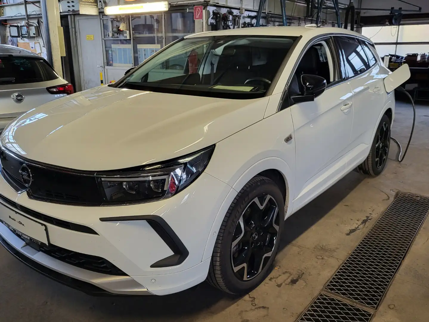 Opel Grandland Business Elegance Plug-in-Hybrid+... Wit - 2