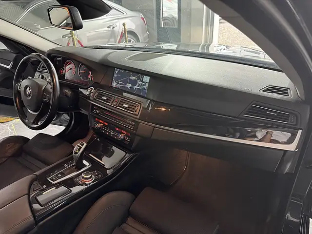 BMW 5 Series view 10